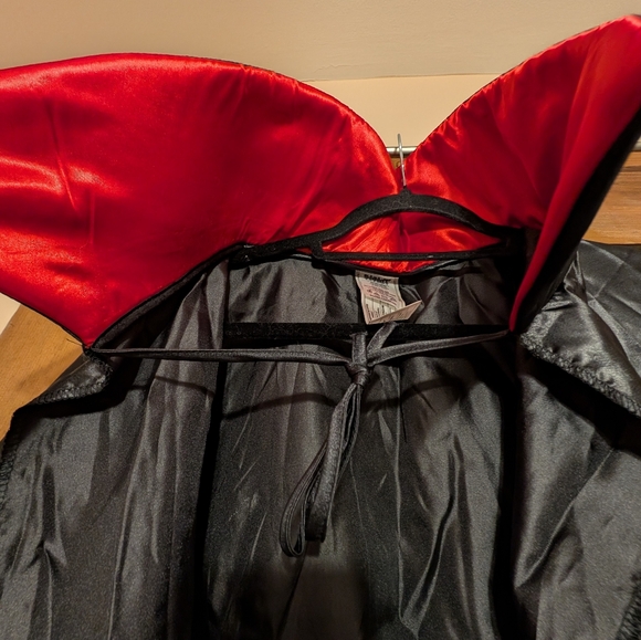 Sprite Halloween Black And Red One Size For Most Vampire Cape - Picture 3 of 3